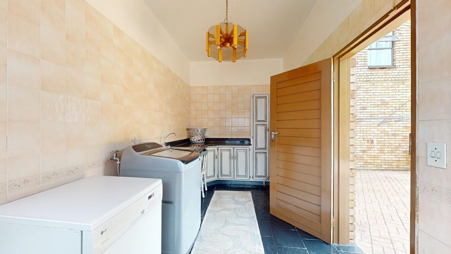 6 Bedroom Property for Sale in Van Der Hoff Park North West
